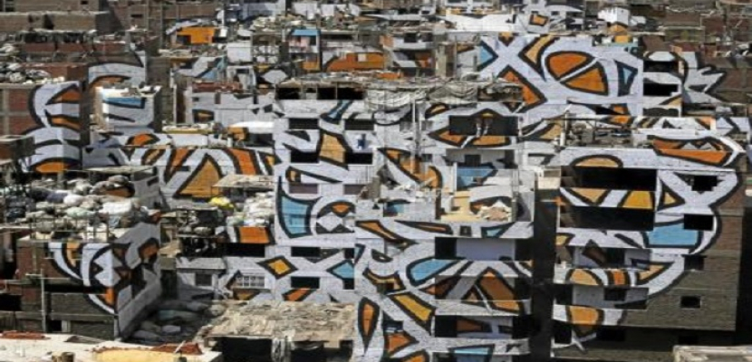 فنان تونسي يحيل جدرانا تحتضن القمامة بالقاهرة لتحفة فنية