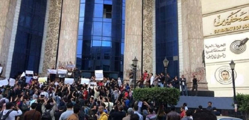 مسيرة للصحفيين تتوجه إلى مكتب النائب العام لإدانة وزير الداخلية