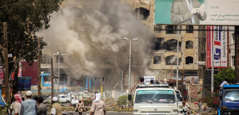مقتل 12 شخصا وإصابة 57 آخرين في قصف مليشيات الحوثيين على تعز باليمن