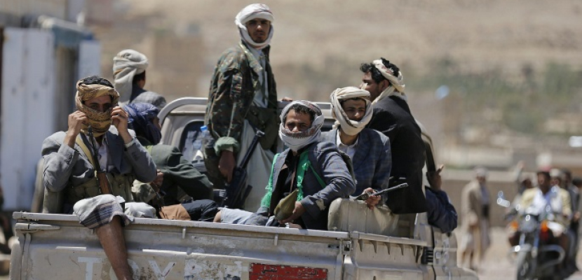 الحوثيون يقصفون مخيما للنازحين في الخوخة بالحديدة