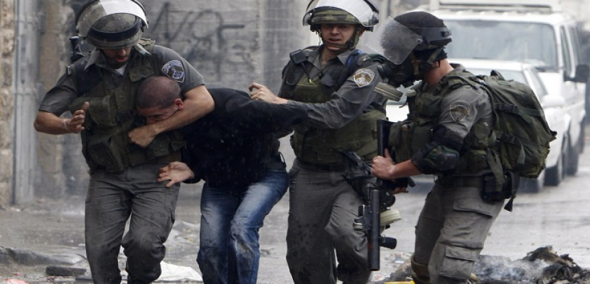 الاحتلال الإسرائيلي يعتقل 17 فلسطينيا من الضفة