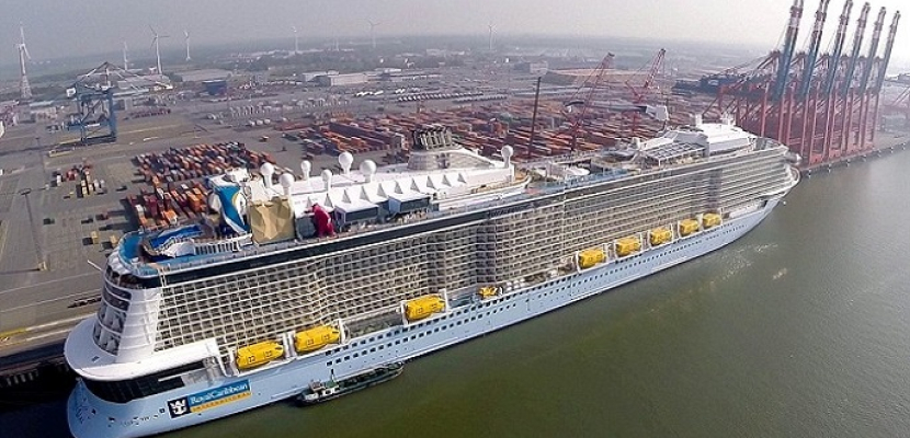 ثالث أكبر سفينة ركاب في العالم تتصدر القافلة الشمالية لقناة السويس