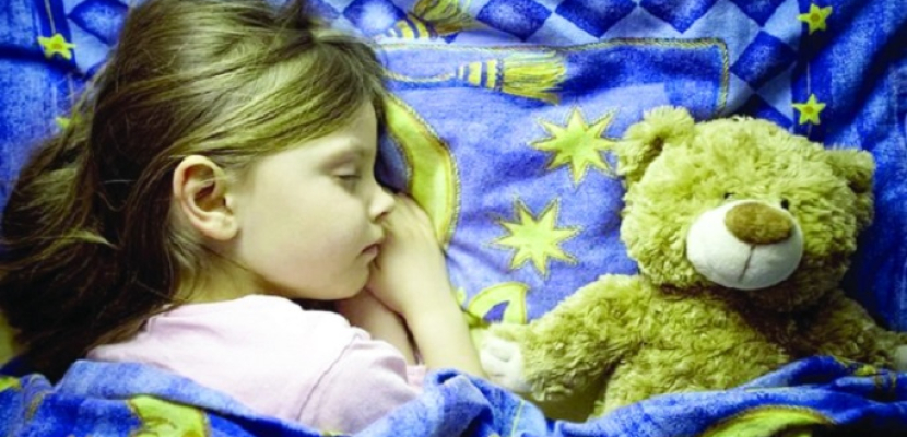دراسة: الليالي القمرية تقلل ساعات نوم طفلك ليلًا