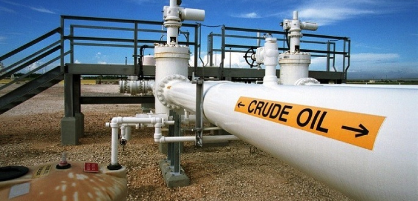 تعثر الدولار وهجمات على منشآت النفط في نيجيريا تدعم النفط