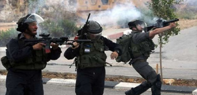 إصابة عشرات الفلسطينيين بحالات اختناق في مسيرة قرب رام الله