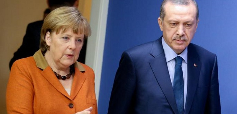 ميركل تدعو إردوغان للحفاظ على الحريات والسماح بالمعارضة