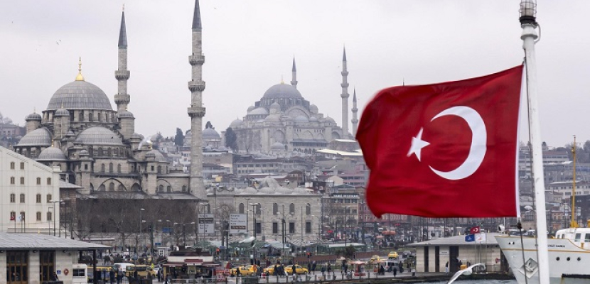 تركيا تقيل 15 ألف موظف وتغلق 580 مؤسسة ووسيلة اعلام