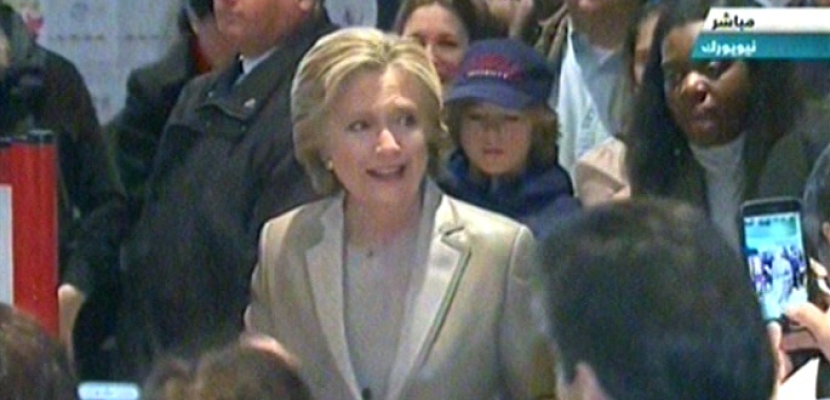 بالفيديو .. هيلارى كلينتون تدلى بصوتها فى الانتخابات الأمريكية