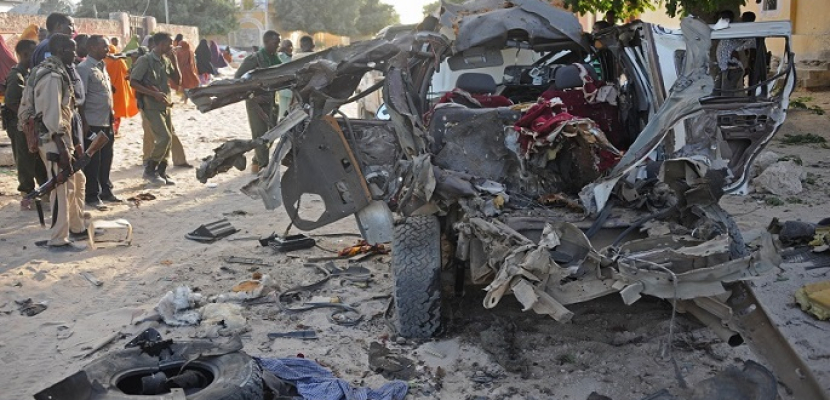 انتهاء الهجوم على وزارة الداخلية الصومالية بمقتل جميع منفذيه .. وسقوط 20 قتيلاً وجريحاً جراء انفجار سيارة مفخخة