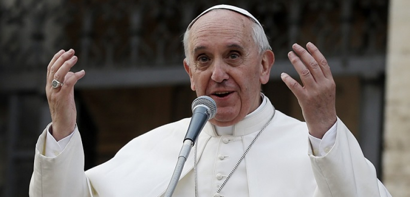 البابا فرنسيس يندد بالأنظمة “القمعية” ويدعو لضبط النفس