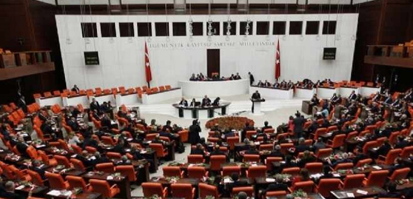 برلمان تركيا يوافق على تمديد حالة الطوارئ