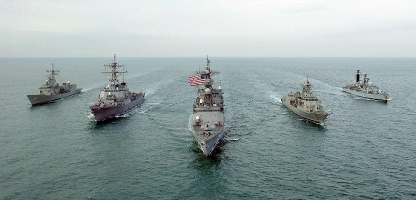 إرسال سفن أمريكية إلى مضيق هرمز .. حل للأزمة أم تكريس للتوتر ؟؟