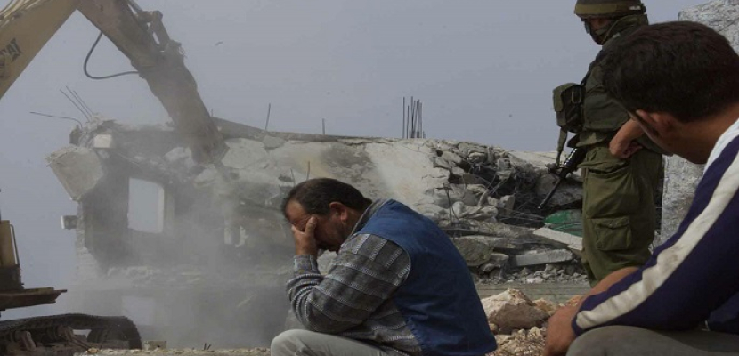 جرافات الاحتلال تهدم منزلا في قرية جبل المكبر بالقدس