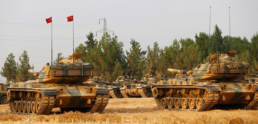 الجيش التركي ينتشر على الحدود مع إدلب السورية