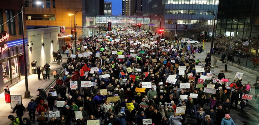مظاهرات أمام مبنى الاتحاد الفيدرالى بولاية مينيسوتا ضد ترامب