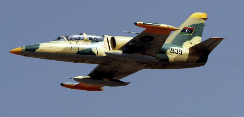 سلاح الجو الليبي يشن غارات ليلية على تمركزات لمليشيات إرهابية