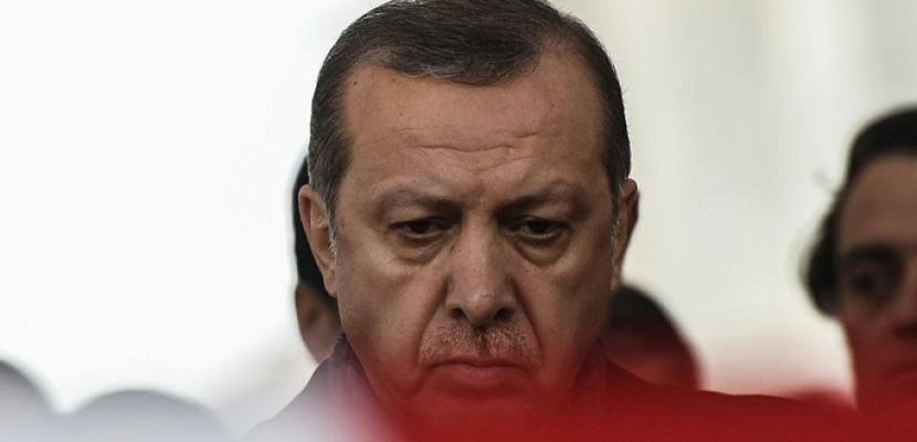 الفايننشال تايمز: اردوغان يعيد تنظيم حزبه وعينه على الانتخابات