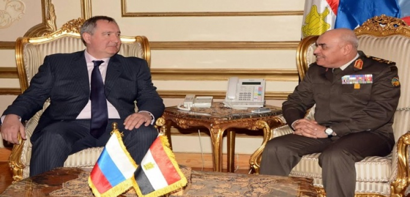 خلال لقائه صبحي .. نائب رئيس الوزراء الروسى يشيد بدور مصر فى مواجهة الإرهاب