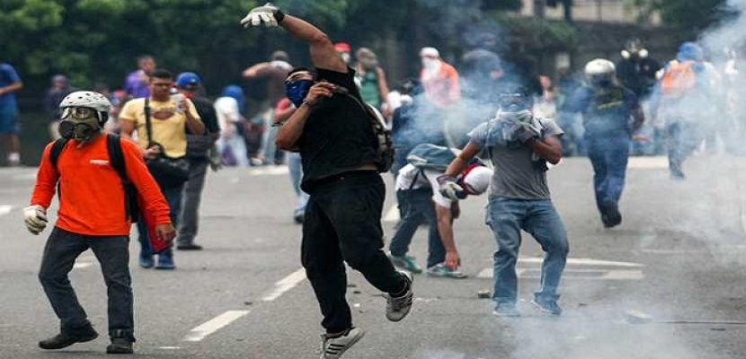 فنزويلا: تواصل الإضراب العام ومقتل فتى خلال مظاهرة للمعارضة
