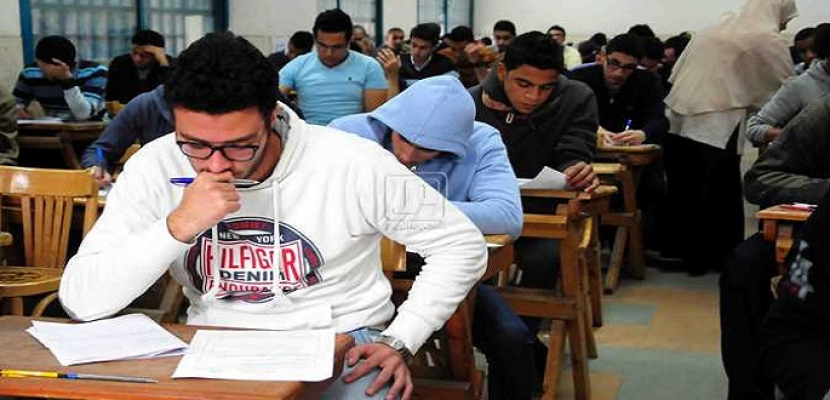 طلاب الثانوية العامة يبدأون امتحان اللغة العربية الدور ثانى