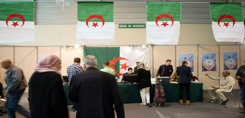 فوز الحزب الحاكم بالجزائر وحلفاؤه بأغلبية مقاعد البرلمان