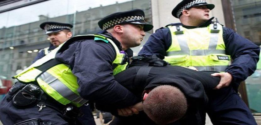 الشرطة البريطانية تعتقل العشرات فى احتجاجات على مقتل شاب