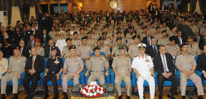 بالصور- وزير الدفاع: يخطىء من لا يعي قدر مصر وقواتها المسلحة
