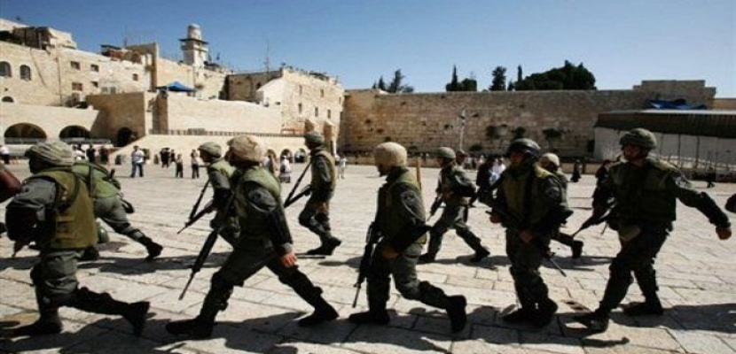 سقوط مصابين في اشتباكات بين قوات إسرائيلية ومصلين بالمسجد الأقصى