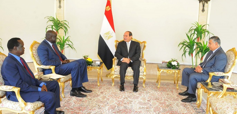 السيسي يتسلم رسالة من سلفا كير ويؤكد استمرار دعم مصر لجنوب السودان