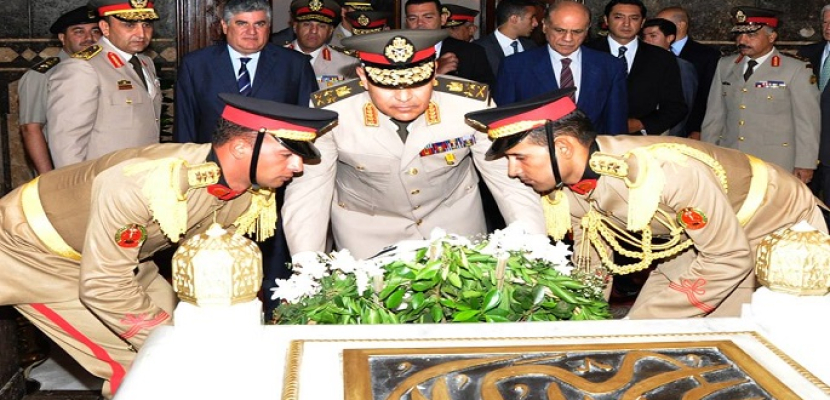 الرئيس السيسى ينيب وزير الدفاع لوضع إكليل زهور على ضريح جمال عبد الناصر