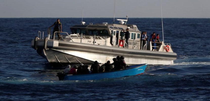 تونس تنقذ نحو 100 مهاجر غير شرعي وتبدأ تدريبا مع البحرية الإيطالية