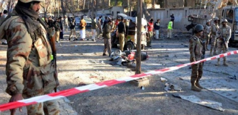 مقتل شرطي وإصابة 13 في انفجار بشمال غرب باكستان