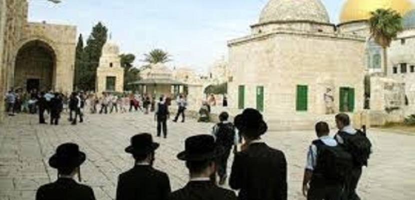 “الرياض”: آداء اليهود صلواتهم في “الأقصى” يشعل حرب دينية بالمنطقة