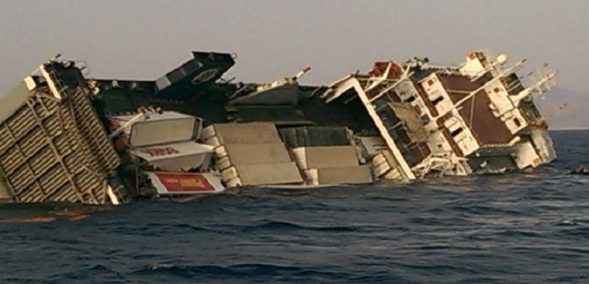 مصرع 7 أشخاص وفقدان 11 آخرين جراء غرق عبارة قبالة سواحل بالي بجنوب إندونيسيا