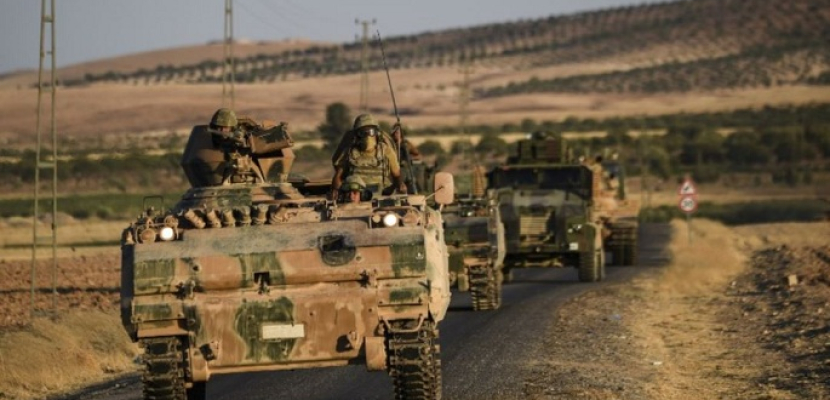 تركيا تعزز حشودها بقوات خاصة على الحدود مع سوريا