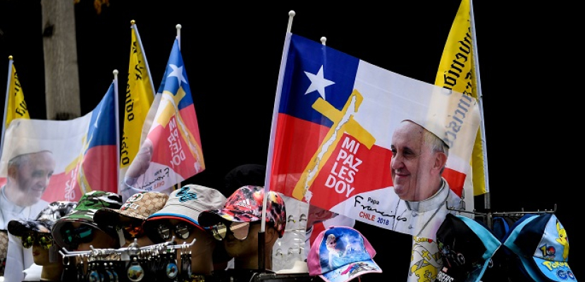 تشيلى تتزين بأعلام لـ”بابا الفاتيكان” قبل زيارته بساعات