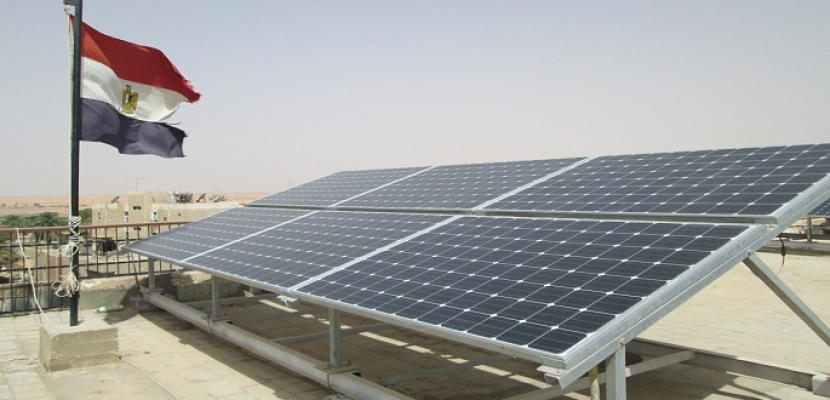 محلب: ننفذ أكبر مشروع للطاقة بأسوان لتصبح عاصمة العالم للطاقة الشمسية