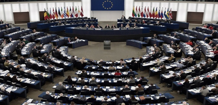 ديلي إكسبريس: الاتحاد الأوروبي يجمد المعاملات النقدية الخاصة بلندن والدول الأعضاء