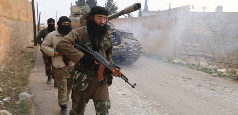 مسلحو المعارضة السورية يقصفون معبرا بالغوطة لمنع خروج المدنيين