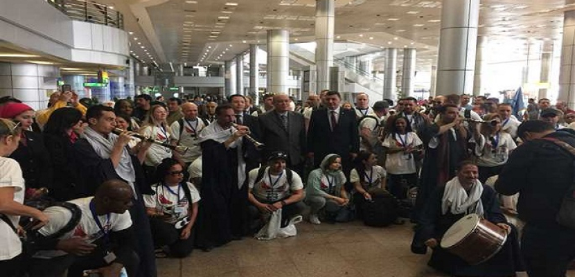 استقبال حافل لوفد الشرطة الأمريكية لدى وصوله إلى القاهرة