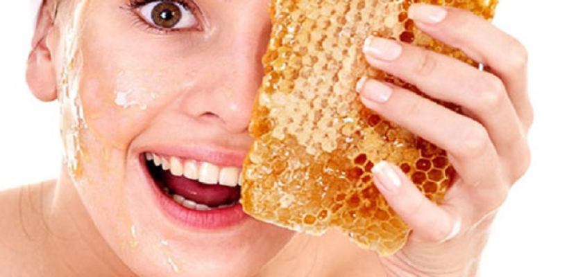 استخدمي العسل لنضارة بشرتك