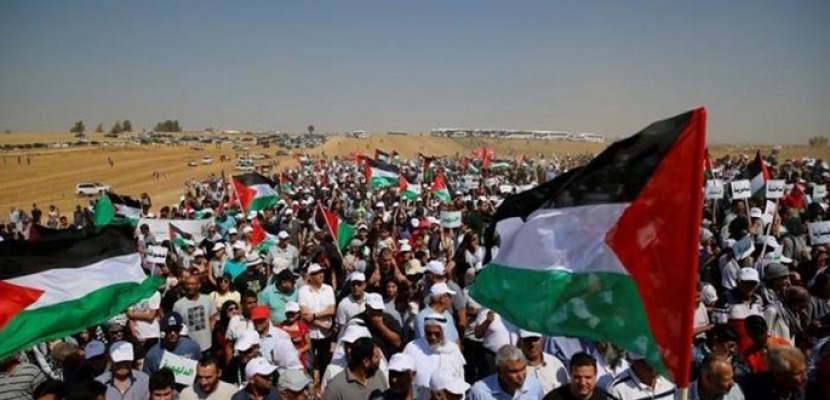 الفلسطينيون في غزة يواصلون مسيرات العودة الكبرى في جمعة ” الشهداء و الأسرى ” 