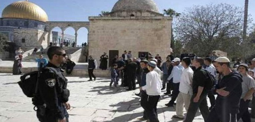 مستوطنون يقتحمون المسجد الأقصى المبارك بحماية من قوات الاحتلال