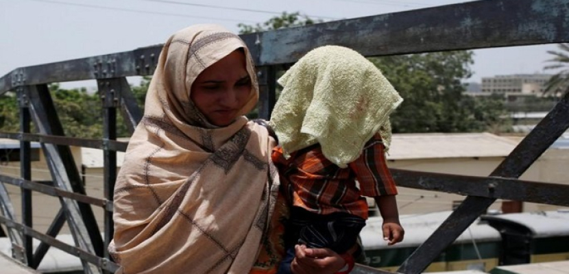 وفاة 65 شخصا جراء موجة حر بمدينة كراتشي الباكستانية