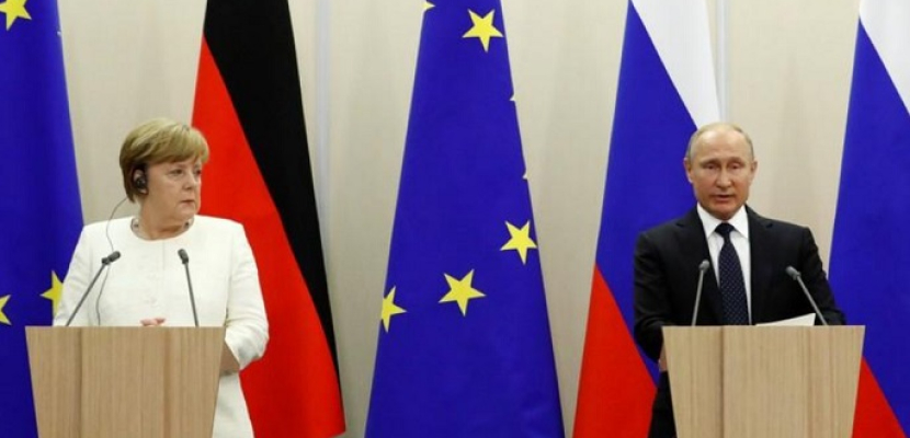 خلال مؤتمر صحفي مع ميركل.. بوتين: أوروبا يجب أن تبعد السياسة عن إعادة إعمار سوريا