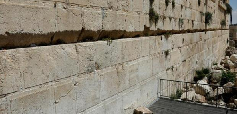 إغلاق موقع حائط البراق بالقدس بعد سقوط حجر كبير نتيجة الحفريات الإسرائيلية