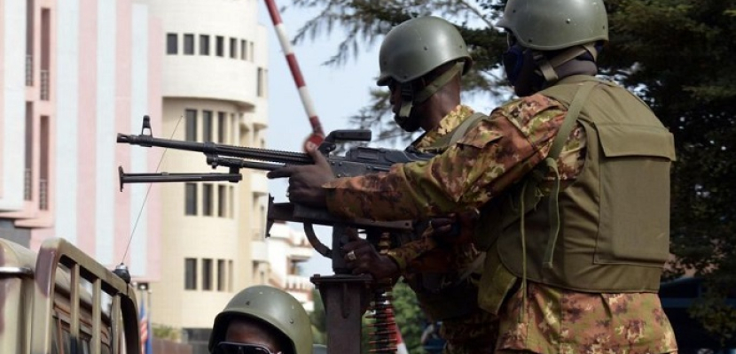 6 قتلى في هجوم نفذه متشددون على قاعدة  في مالي