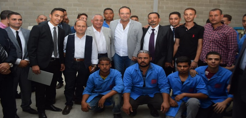 بالصور.. وزير التجارة والصناعة يتفقد مجمع الصناعات الصغيرة بمدينة السادات