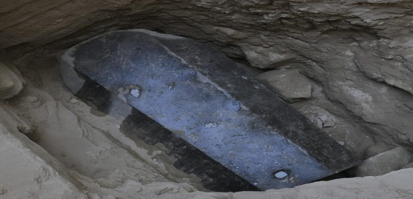 بالصور.. الآثار: اكتشاف تابوت ضخم بمقبرة أثرية ترجع للعصر البطلمي بالإسكندرية