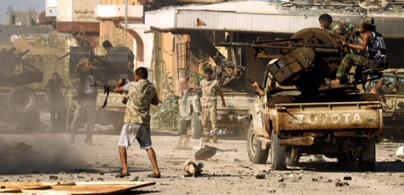 تجدد المعارك بين قوات مشتركة وفصائل مسلحة قرب العاصمة الليبية